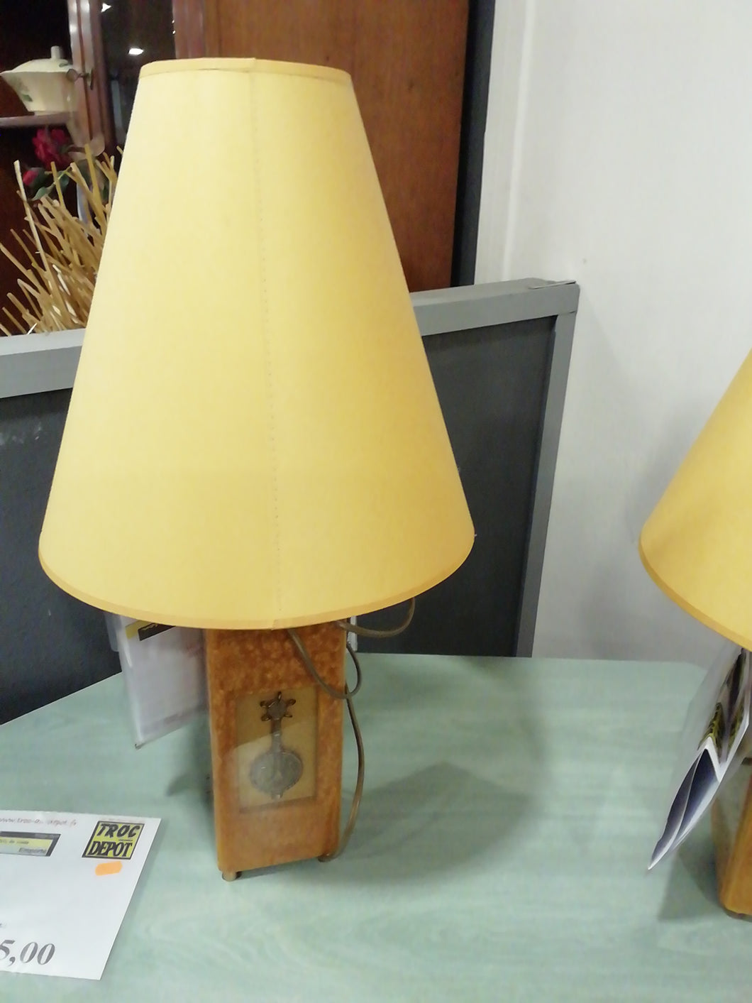 Lampe décoration jaune